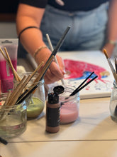Lade das Bild in den Galerie-Viewer, Colorful Workshop