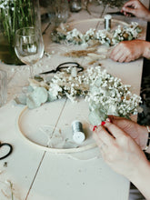 Lade das Bild in den Galerie-Viewer, Trockenblumen Kranz Workshop (halb gebundener Hoop)