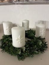 Lade das Bild in den Galerie-Viewer, Workshop Türkranz | Tischkranz | Saisonaler Grünschnitt (vollgebunden)