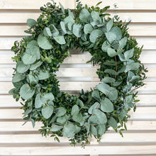 Lade das Bild in den Galerie-Viewer, Workshop Türkranz | Tischkranz | Saisonaler Grünschnitt (vollgebunden)