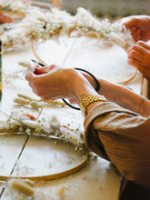 Lade das Bild in den Galerie-Viewer, Trockenblumen Kranz Workshop (halb gebundener Hoop)