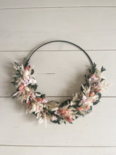 Lade das Bild in den Galerie-Viewer, Trockenblumen Kranz Workshop (halb gebundener Hoop)
