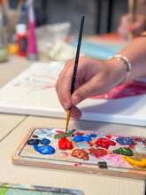Lade das Bild in den Galerie-Viewer, Colorful Workshop
